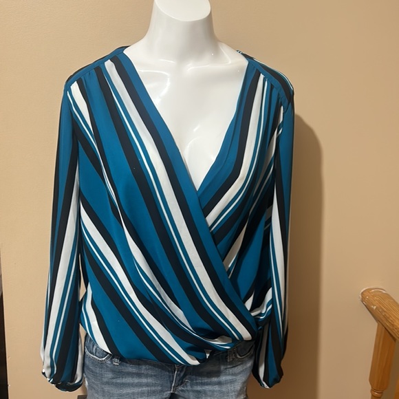 INC STRIPED CROSS FRONT LONG SLEEY TOP IN SIZE SMALL - Picture 3 of 7